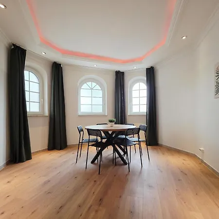 Grosszuegige Villa Mit 3 Apartments Und Garten