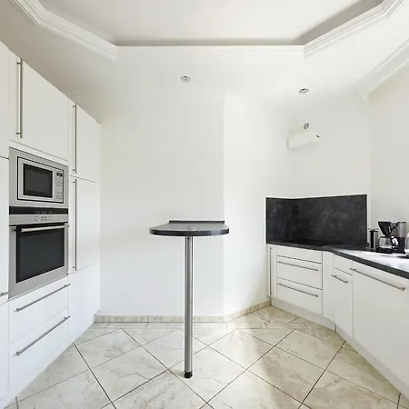 Appartement Grosszuegige Villa Mit 3 Apartments Und Garten
