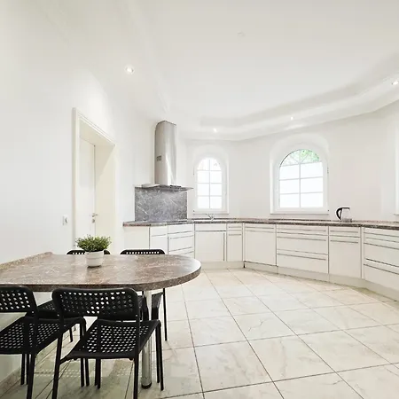 Grosszuegige Villa Mit 3 Apartments Und Garten * Heinsberg (North Rhine-Westphalia)