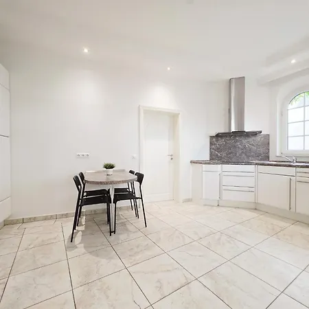Appartement Grosszuegige Villa Mit 3 Apartments Und Garten