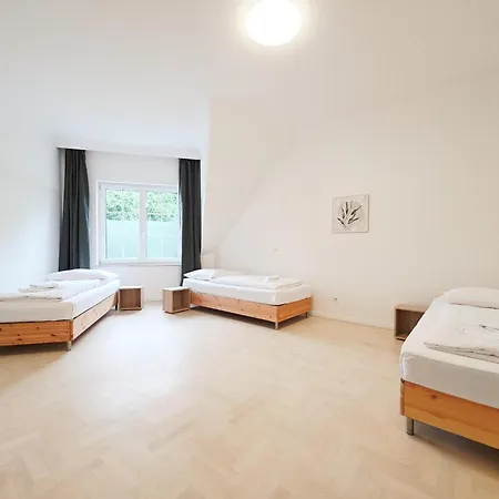 Grosszuegige Villa Mit 3 Apartments Und Garten Appartement