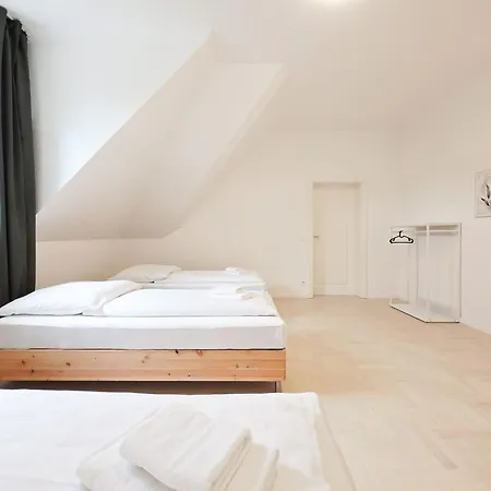 Grosszuegige Villa Mit 3 Apartments Und Garten Appartement