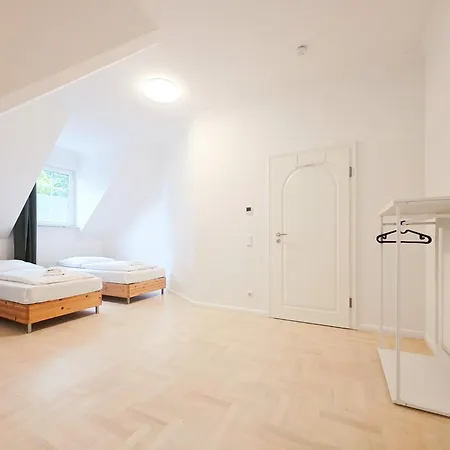 Grosszuegige Villa Mit 3 Apartments Und Garten