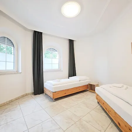 Grosses Haus Mit 3 Und Garten *