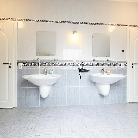 Grosszuegige Villa Mit 3 Apartments Und Garten Appartement Heinsberg (North Rhine-Westphalia)