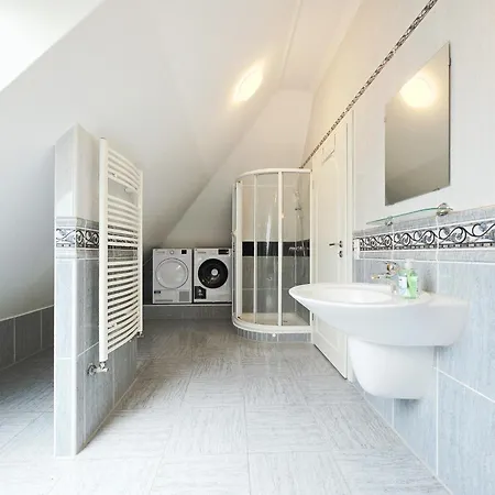 Appartement Grosszuegige Villa Mit 3 Apartments Und Garten *