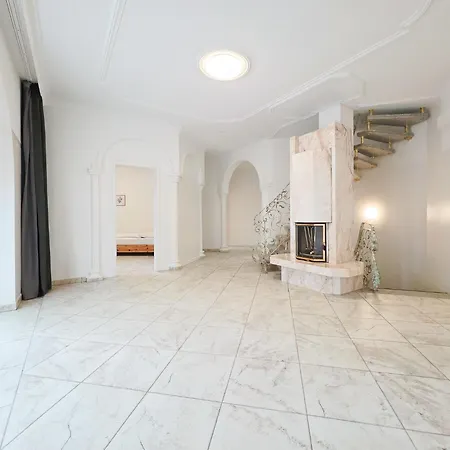 Grosszuegige Villa Mit 3 Apartments Und Garten Appartement *