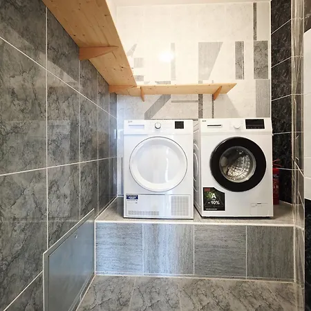 Grosszuegige Villa Mit 3 Apartments Und Garten Appartement *